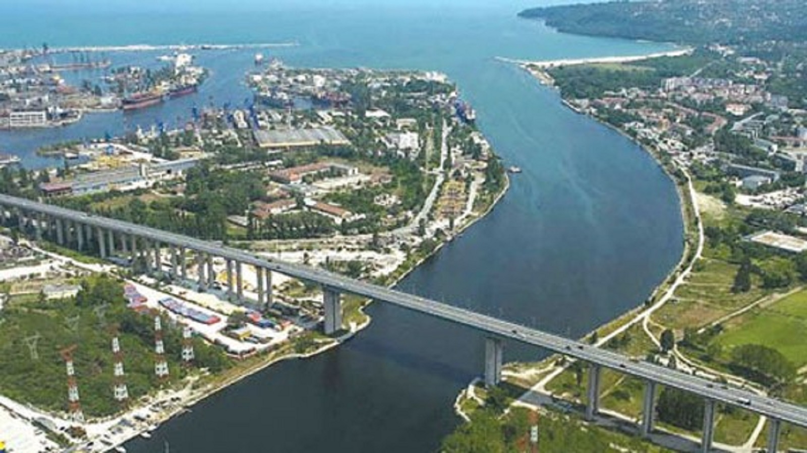 РИОСВ-Варна взима проби от отпадъчните води след авария на канализационен колектор в Аспарухово