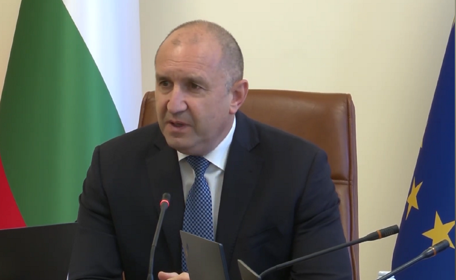 Радев: България ще купи още пет зенитно-ракетни комплекса