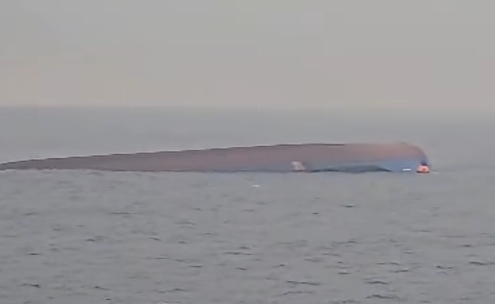 Кораб се преобърна край Констанца след предполагаема атака с дронове